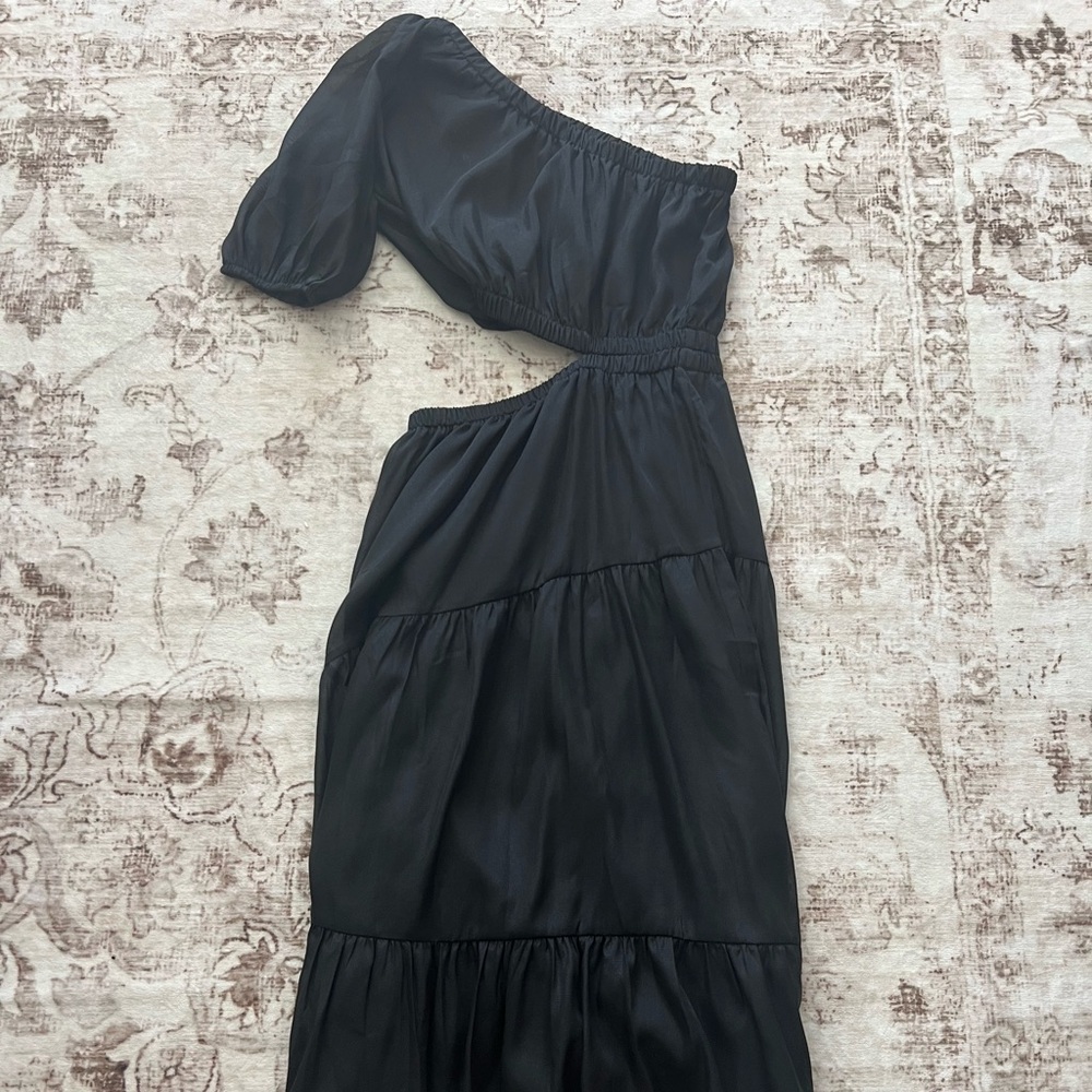 Elegant Black One-Shoulder Maxi Dress